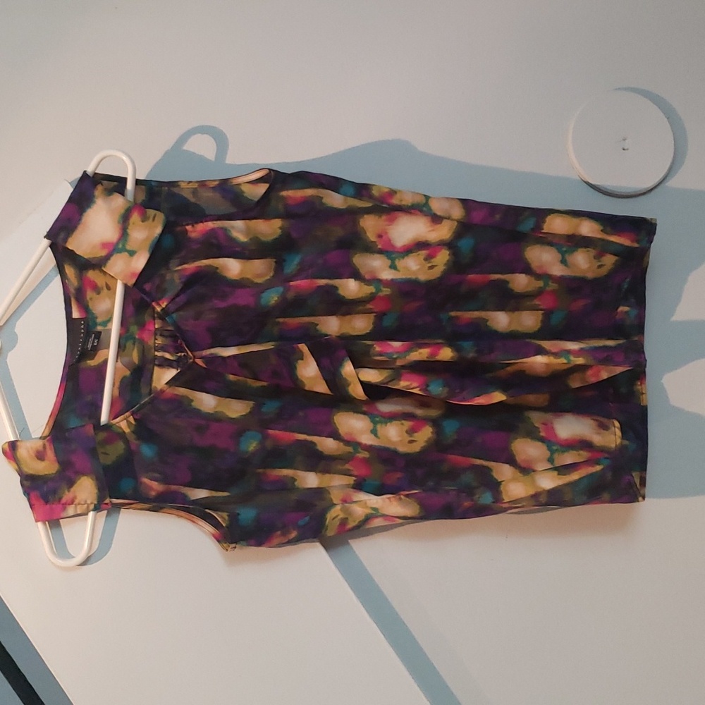 Apostrophe sleeveless blouse